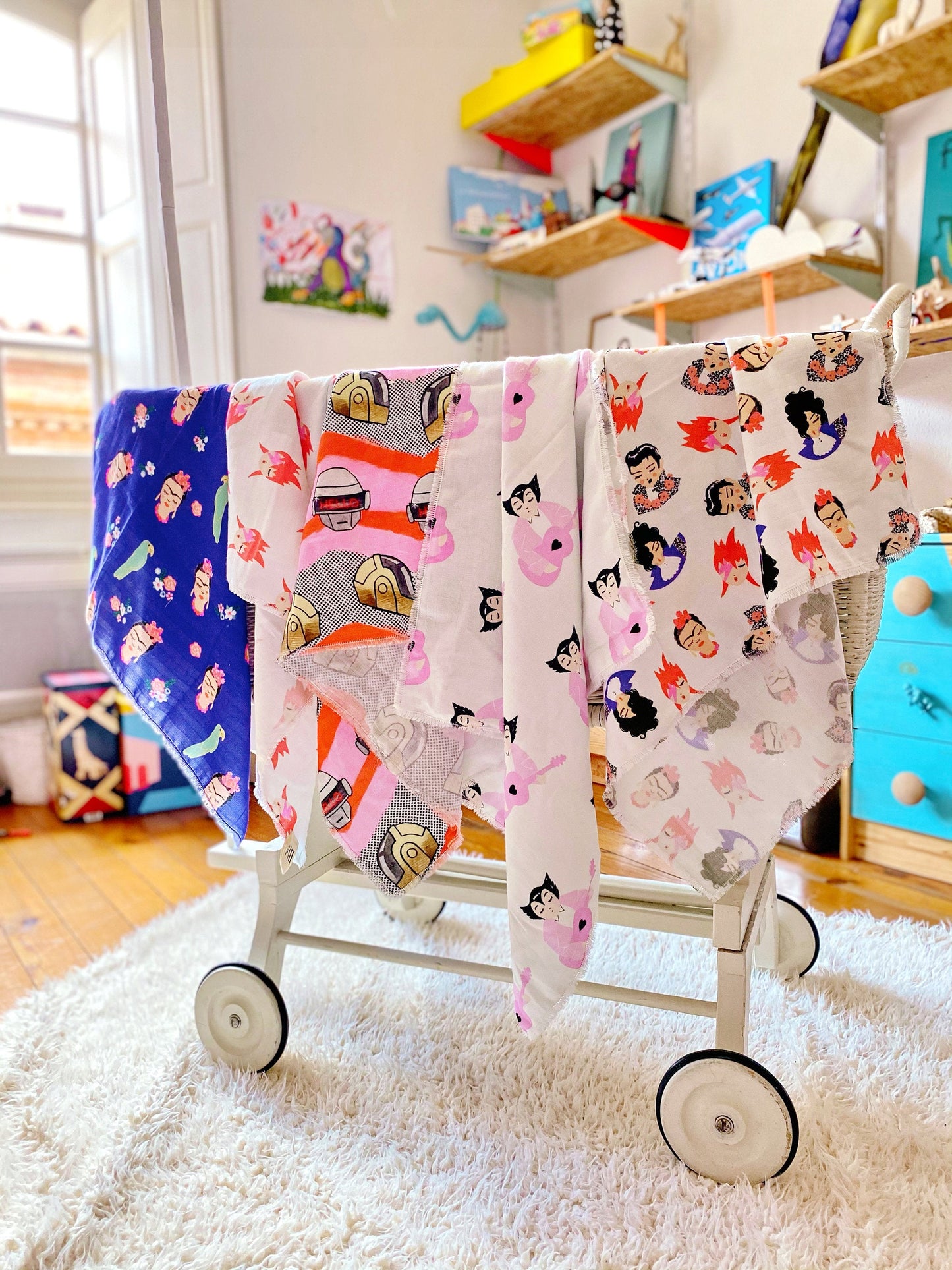 Foulard ou Grand Lange bébé , protège épaules ou foulard Ziggy | coton bio GOTS | couverture légère poussette