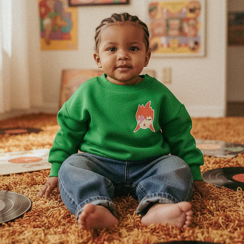 bébé habillé avec le sweat vert motif Ziggy de Tambour Battant