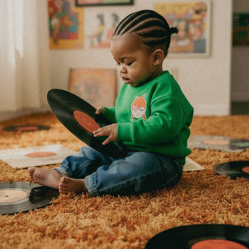 bebe avec disques vinyles, esprit retro 70's vintage